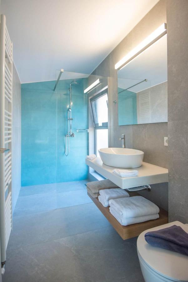 Kadeview Luxury Vila
